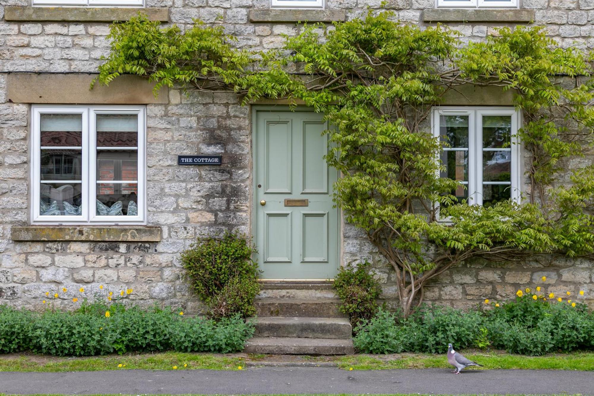 Pretty Yorkshire Stone Cottage Harome Exterior photo
